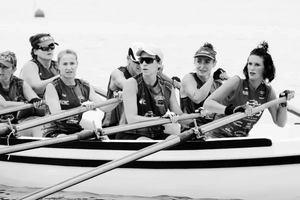 Equipo de remo del Club de Remo La Cala del Moral durante una regata de barcas de j&aacute;bega celebrada en las playas de La Carhuela  (M&aacute;lAga).\r\nEste tipo de regata solamente se celebra en las aguas malague&ntilde;as.